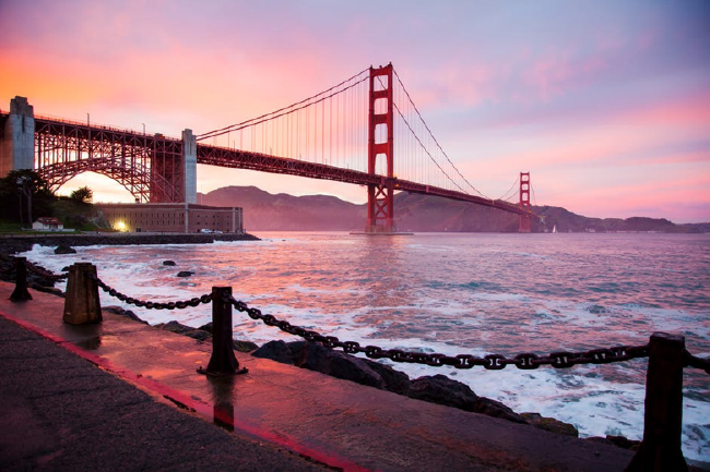 Photo of the Golden Gate Bridge at sunset