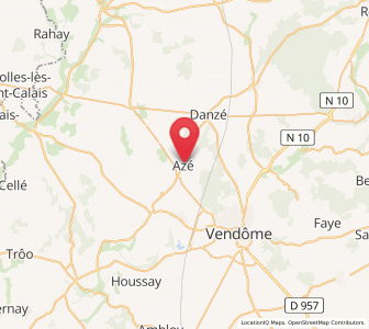 Map of Azé, Centre